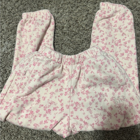 LoveShackFancy x GAP Kids Soft Fleece Floral Jogger - Picture 3 of 6